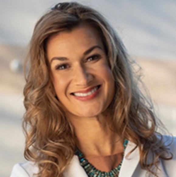 Meet your Posher, Nicole - Picture 1 of 1